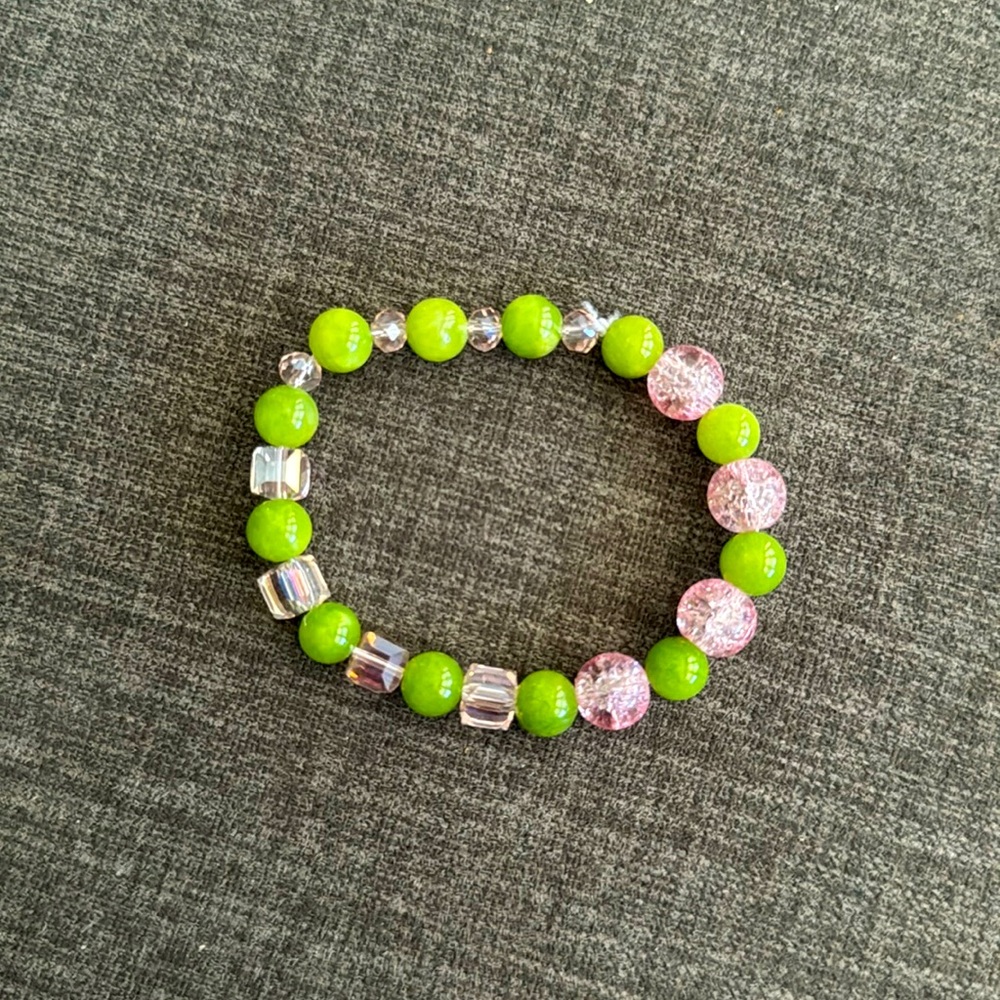 Handmade bracelet with green/pink glass beads